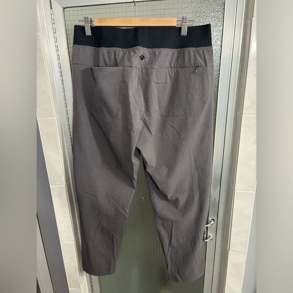 Prana crops hiking pants - Picture 2 of 2